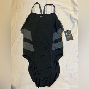 NEW Nike hydrastrong bathing suit size 40